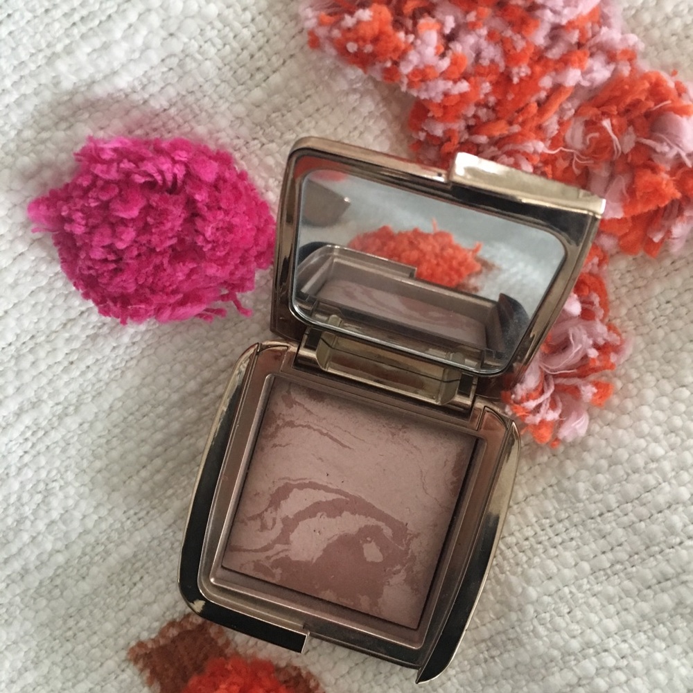 Hourglass Ambient Lighting Blush